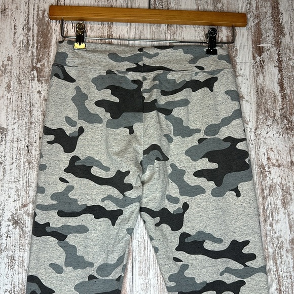 Sundry Anthropologie Camo Print yoga leggings made in USA sz 2 - Picture 5 of 5